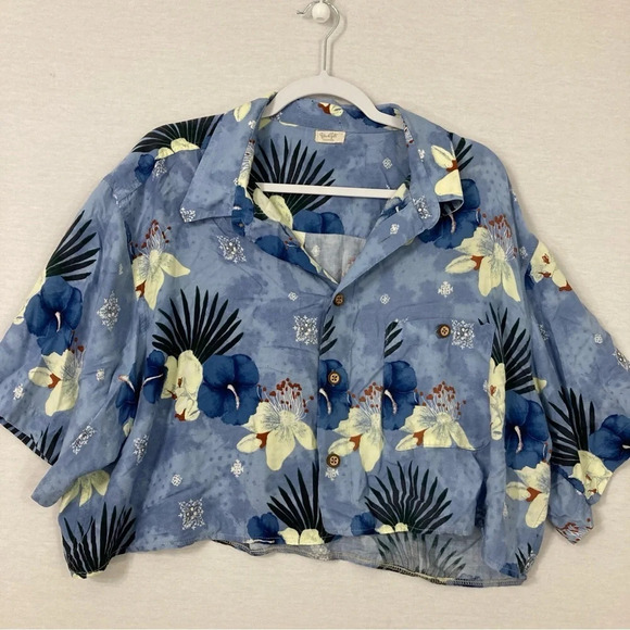 John Galt Brandy Melville Blue Floral Relaxed Fit Vacation Crop Top One Size - Picture 1 of 8